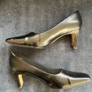 Vintage Highlights Elegant Black Women's Heels